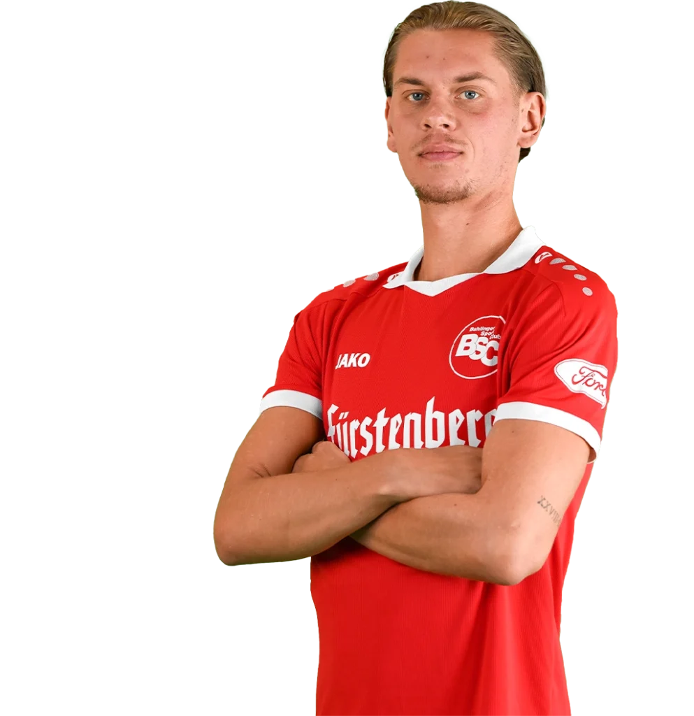 Porträtfoto von Laurin Tost im Trikot des Bahlinger SC