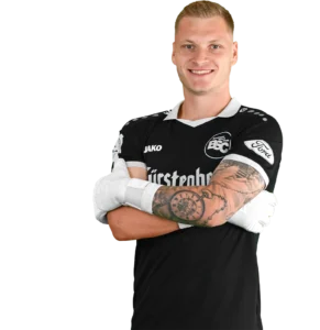 Porträtfoto von Luca Petzold im Trikot des Bahlinger SC