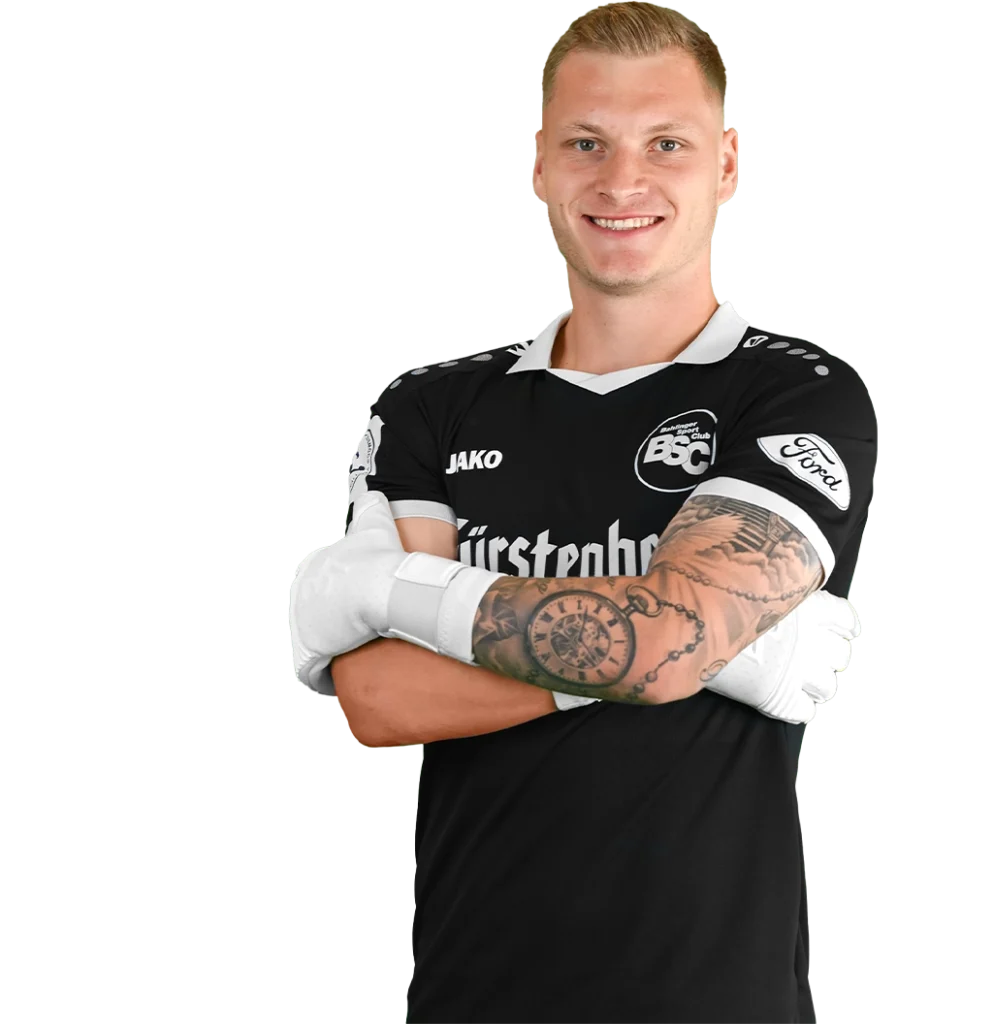 Porträtfoto von Luca Petzold im Trikot des Bahlinger SC