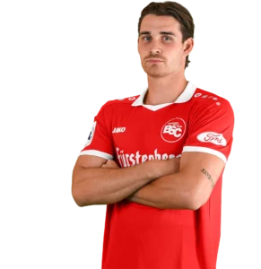 Porträtfoto von Marco Rienhardt im Trikot des Bahlinger SC