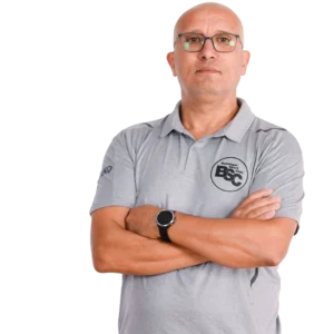 Jugendtrainer Ali Gasmi im offiziellen BSC Shirt