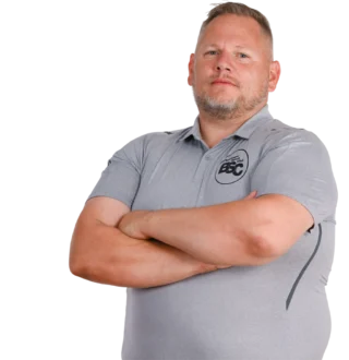 Jugendtrainer Daniel Hermann im offiziellen BSC Shirt