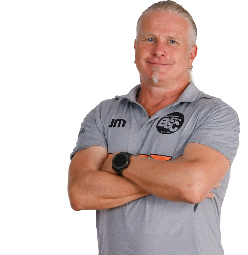 Jugendtrainer Jens Matuschek im offiziellen BSC Shirt