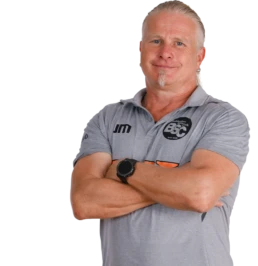 Jugendtrainer Jens Matuschek im offiziellen BSC Shirt