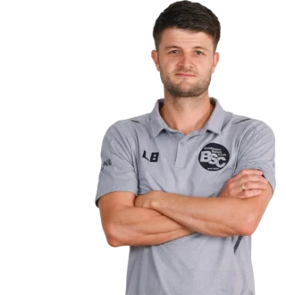 Jugendtrainer Leon Bär im offiziellen BSC Shirt