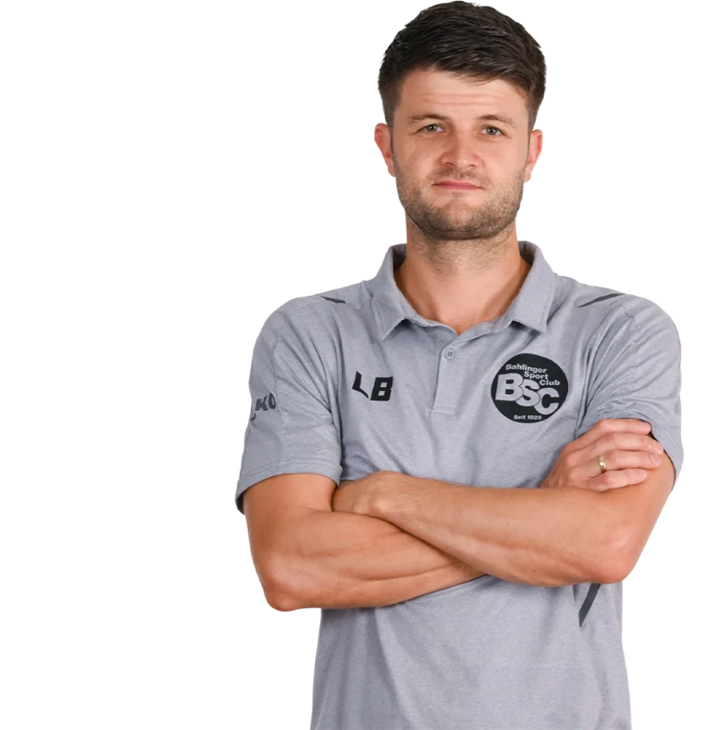 Jugendtrainer Leon Bär im offiziellen BSC Shirt