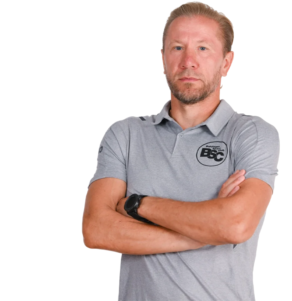 Jugendtrainer Pasha Korobkin im offiziellen BSC Shirt