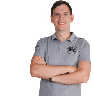 Jugendtrainer Tobias Adler im offiziellen BSC Shirt