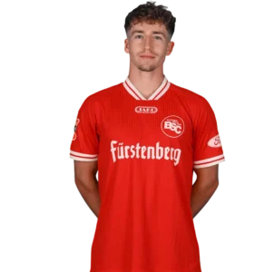 Portraitfoto von Alex Echner im Trikot des Bahlinger SC