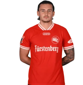 Portraitfoto von Davino Knappe im Trikot des Bahlinger SC