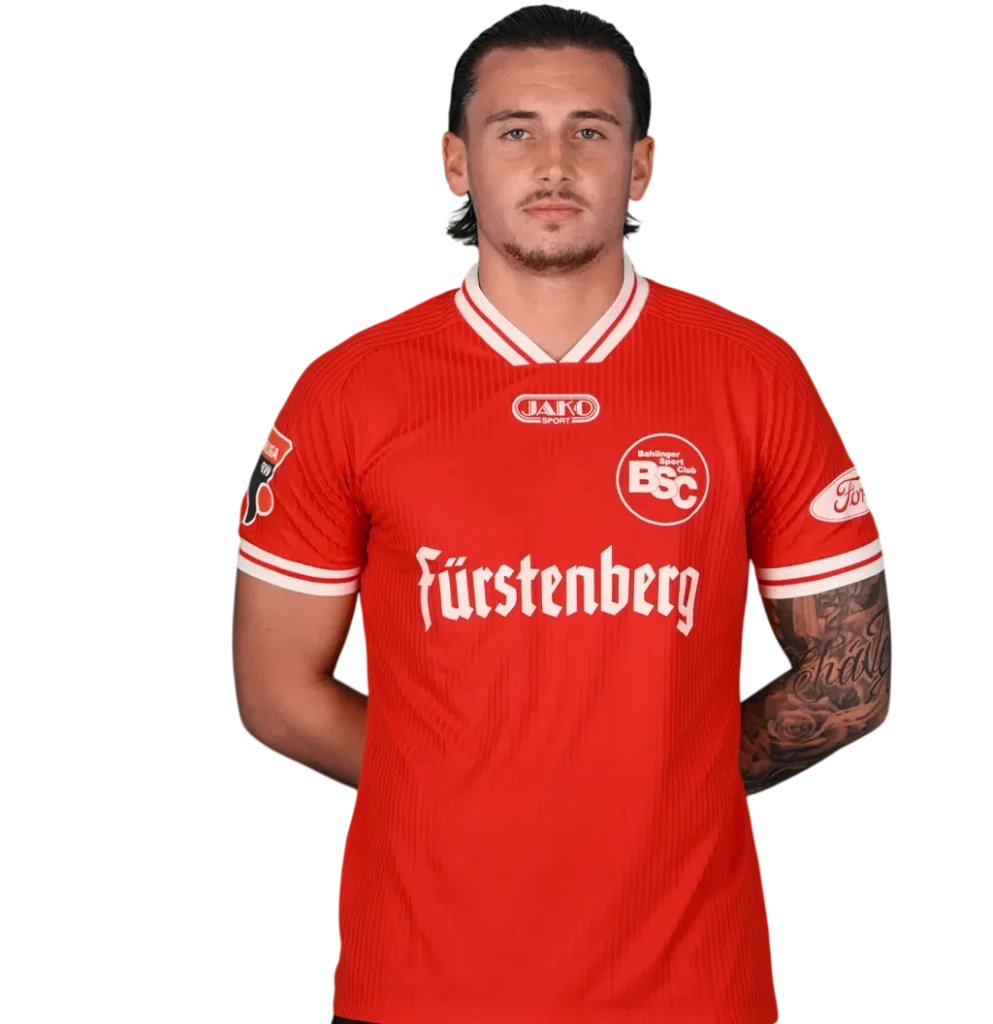 Portraitfoto von Davino Knappe im Trikot des Bahlinger SC