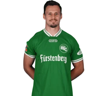 Portraitfoto von Dennis Klose im Trikot des Bahlinger SC