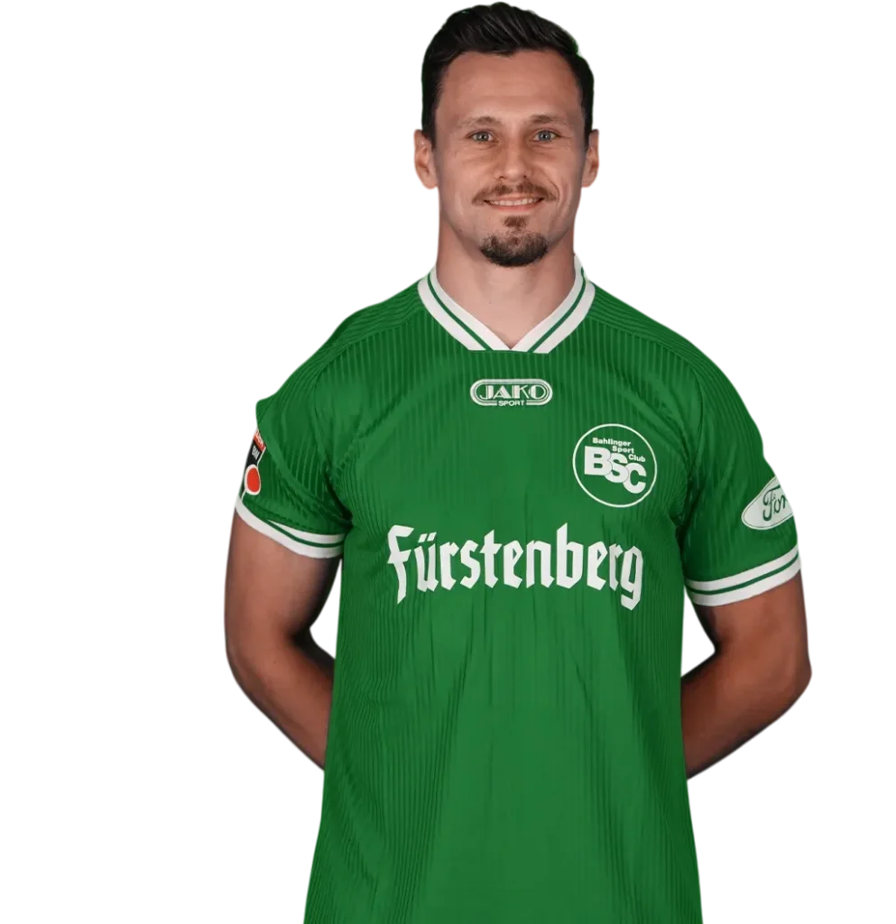 Portraitfoto von Dennis Klose im Trikot des Bahlinger SC