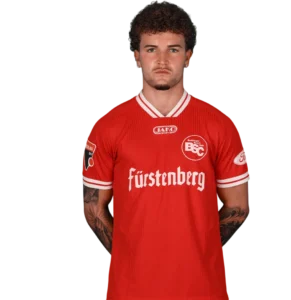 Portraitfoto von Fynn Lienert im Trikot des Bahlinger SC