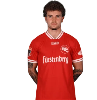 Portraitfoto von Fynn Lienert im Trikot des Bahlinger SC