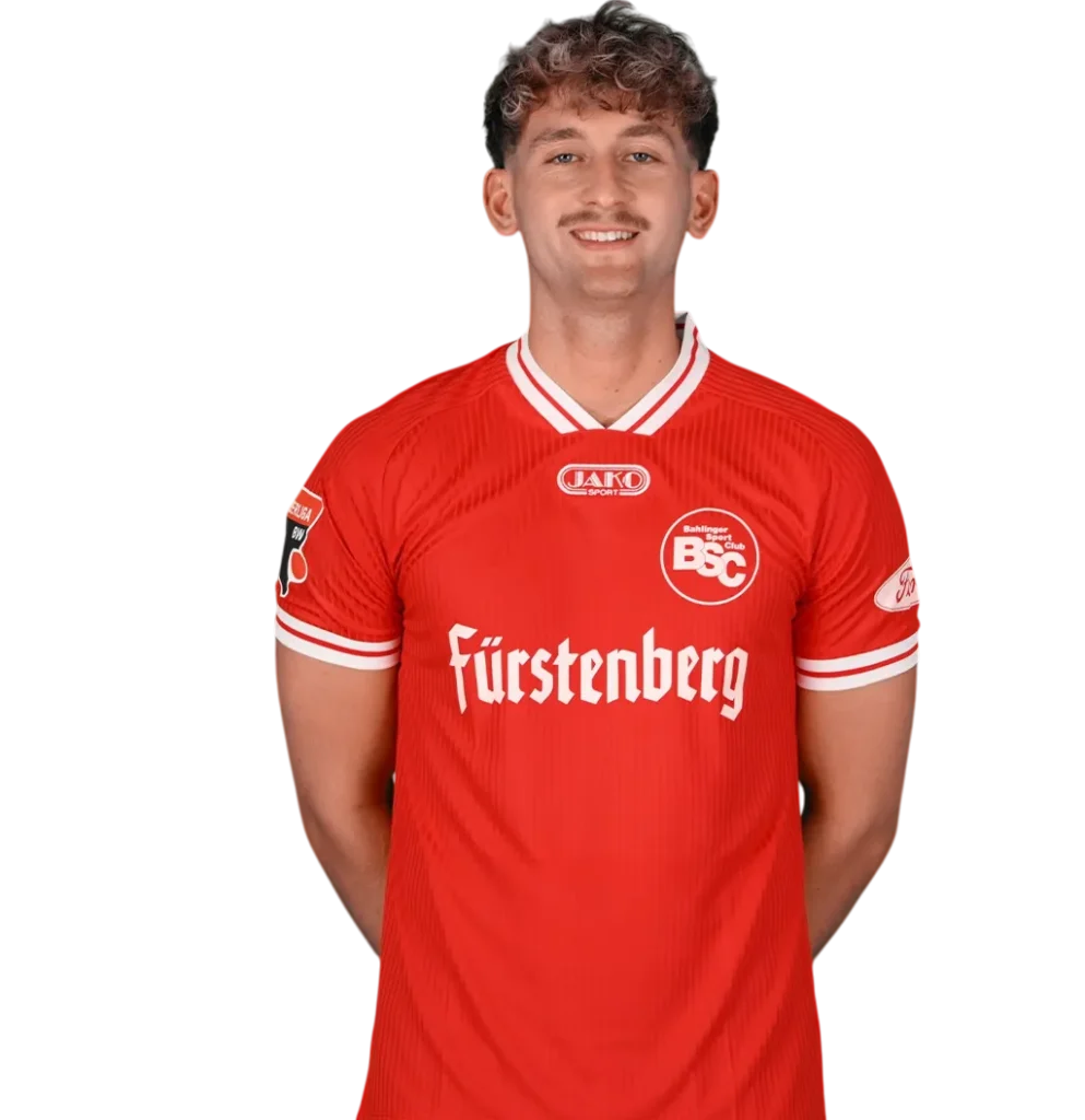 Portraitfoto von Holger Bux im Trikot des Bahlinger SC