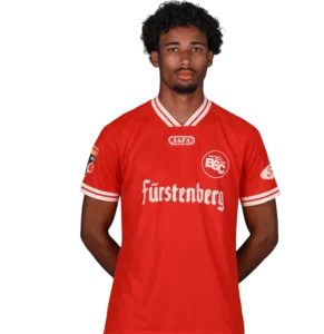 Portraitfoto von Julde Riggenmann im Trikot des Bahlinger SC