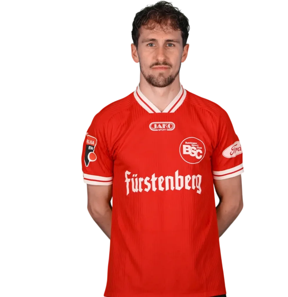 Portraitfoto von Kolja Herrmann im Trikot des Bahlinger SC