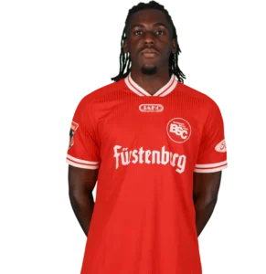 Portraitfoto von Logan Bouebari im Trikot des Bahlinger SC