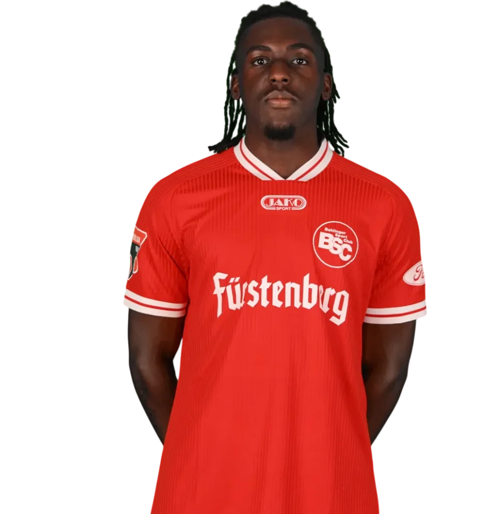 Portraitfoto von Logan Bouebari im Trikot des Bahlinger SC