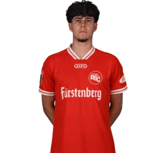 Portraitfoto von Luca Schröder im Trikot des Bahlinger SC