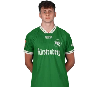 Portraitfoto von Luca Volk im Trikot des Bahlinger SC