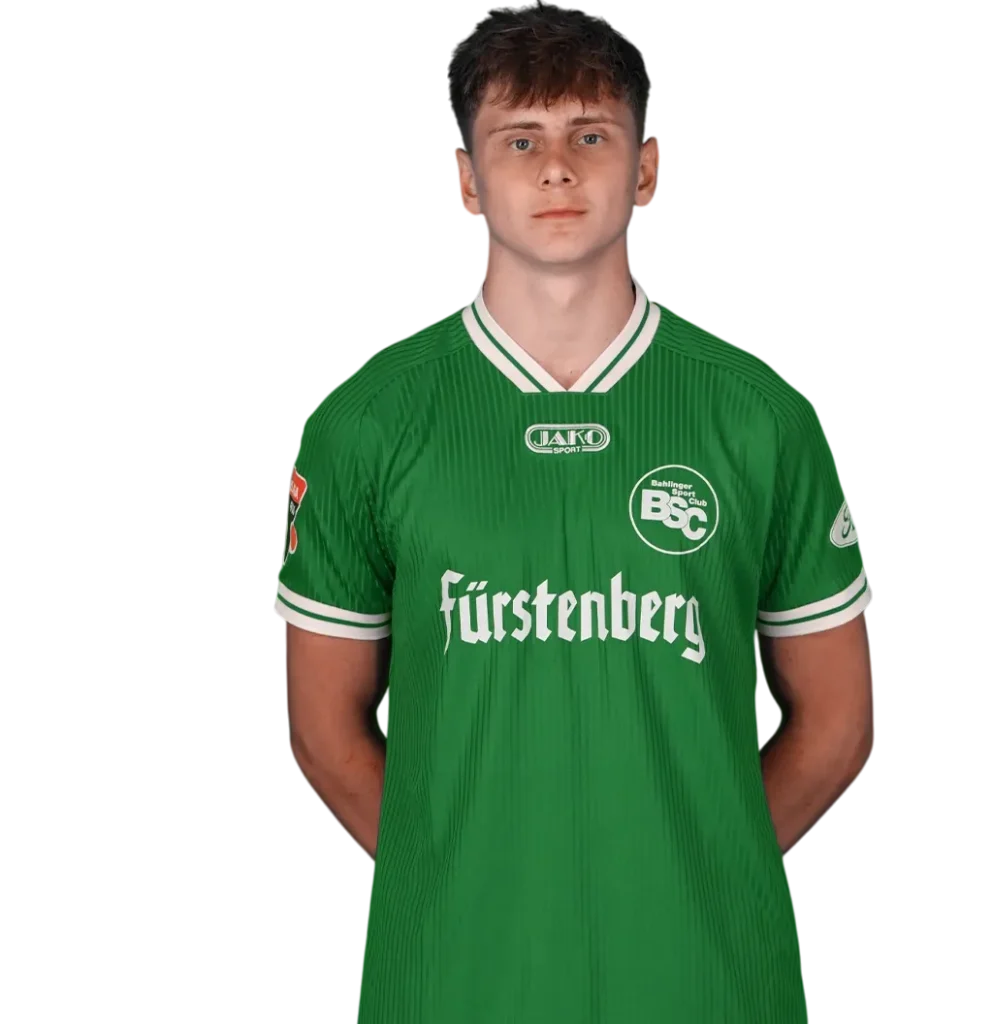 Portraitfoto von Luca Volk im Trikot des Bahlinger SC
