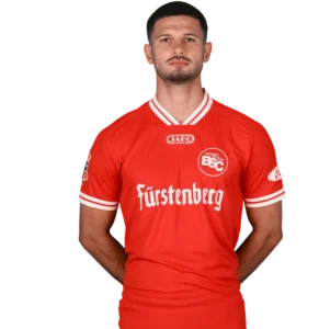 Portraitfoto von Nicolas Garcia-Stein im Trikot des Bahlinger SC