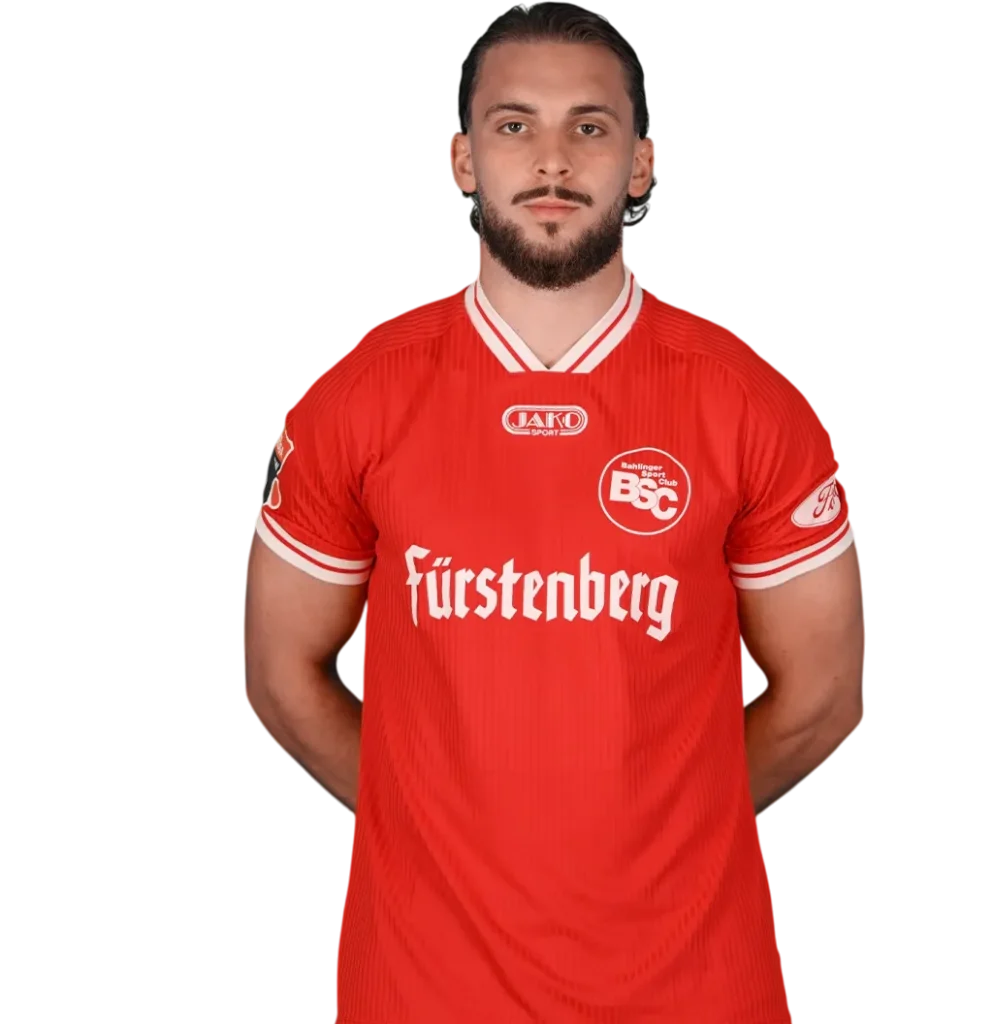 Portraitfoto von Nikita Ebel im Trikot des Bahlinger SC