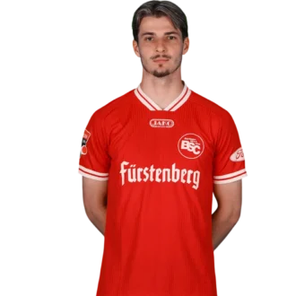 Portraitfoto von Robert Geller im Trikot des Bahlinger SC