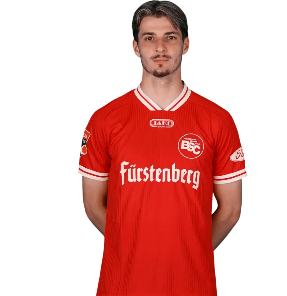 Portraitfoto von Robert Geller im Trikot des Bahlinger SC