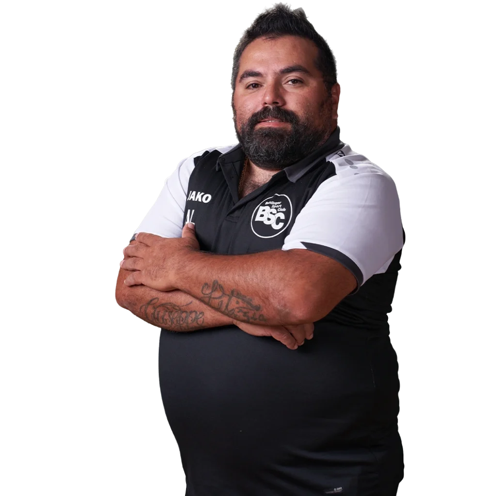 Jugendtrainer Alfi Leocata im offiziellen BSC Shirt 2026