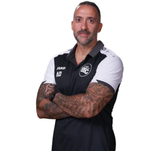 Torwarttrainer Angelo Orlando im offiziellen BSC Shirt 2026