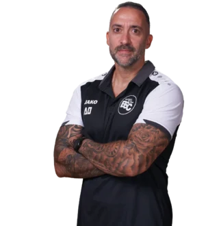 Torwarttrainer Angelo Orlando im offiziellen BSC Shirt 2026