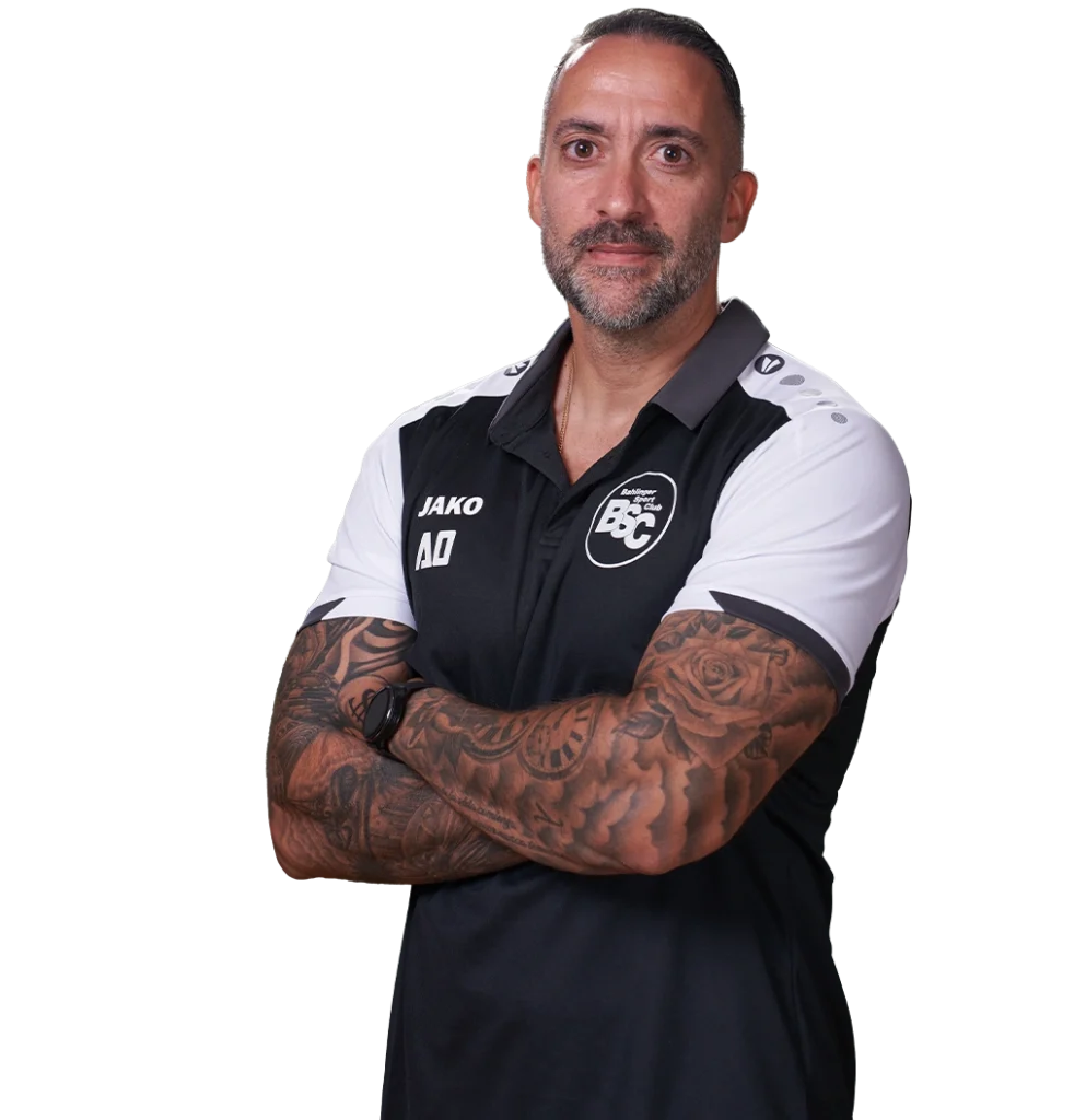 Torwarttrainer Angelo Orlando im offiziellen BSC Shirt 2026