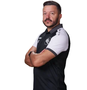 Jugendtrainer Arkadij Kurinnij im offiziellen BSC Shirt 2026