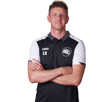 Torwarttrainer Chris Kern im offiziellen BSC Shirt 2026