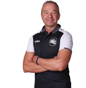 Jugendtrainer Christoph Denzeisen im offiziellen BSC Shirt 2026