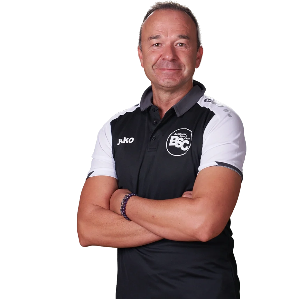 Jugendtrainer Christoph Denzeisen im offiziellen BSC Shirt 2026