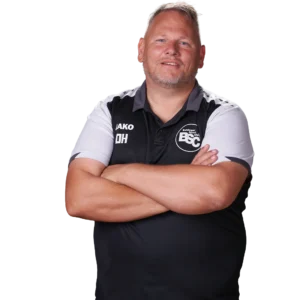 Jugendtrainer Daniel Hermann im offiziellen BSC Shirt 2026