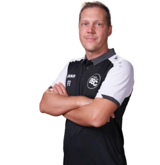 Jugendtrainer Falk Janzer im offiziellen BSC Shirt 2026