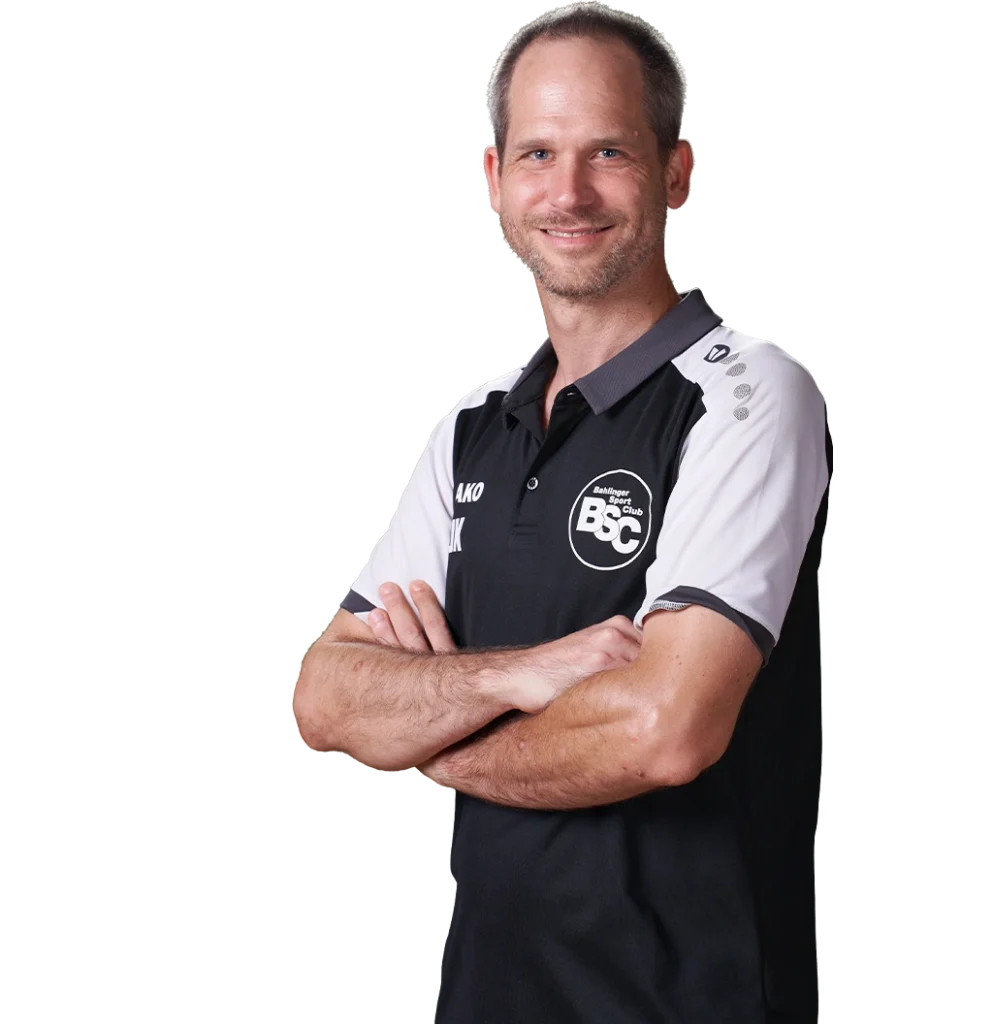 Jugendtrainer Jochen Kaiser im offiziellen BSC Shirt 2026