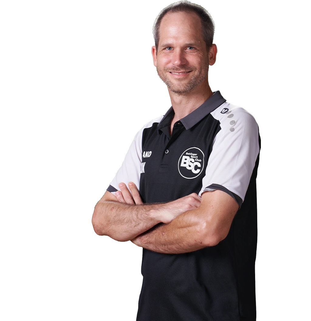 Jugendtrainer Jochen Kaiser im offiziellen BSC Shirt 2026