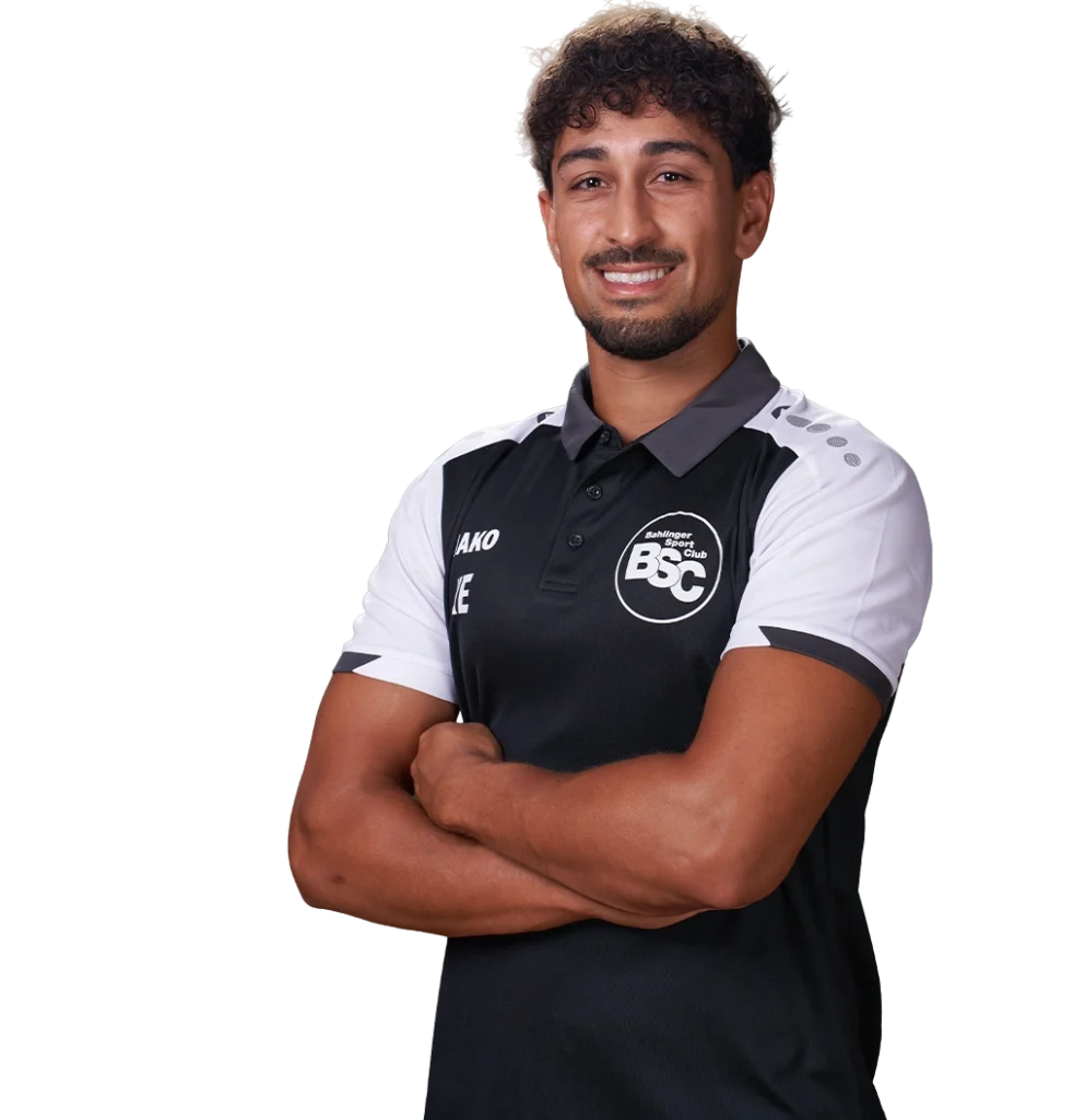 Jugendtrainer Kolja Ebrahimzadeh im offiziellen BSC Shirt 2026