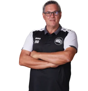 Jugendtrainer Manfred Obert im offiziellen BSC Shirt 2026