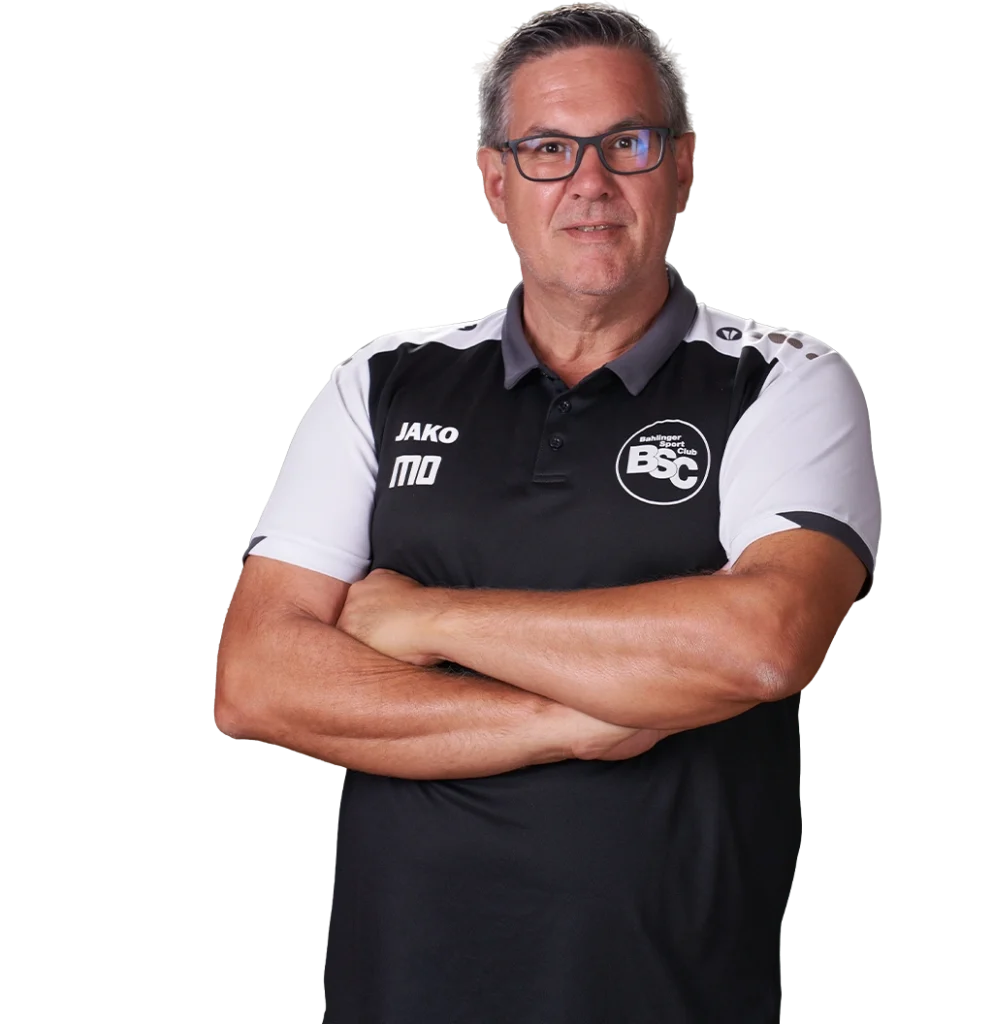 Jugendtrainer Manfred Obert im offiziellen BSC Shirt 2026