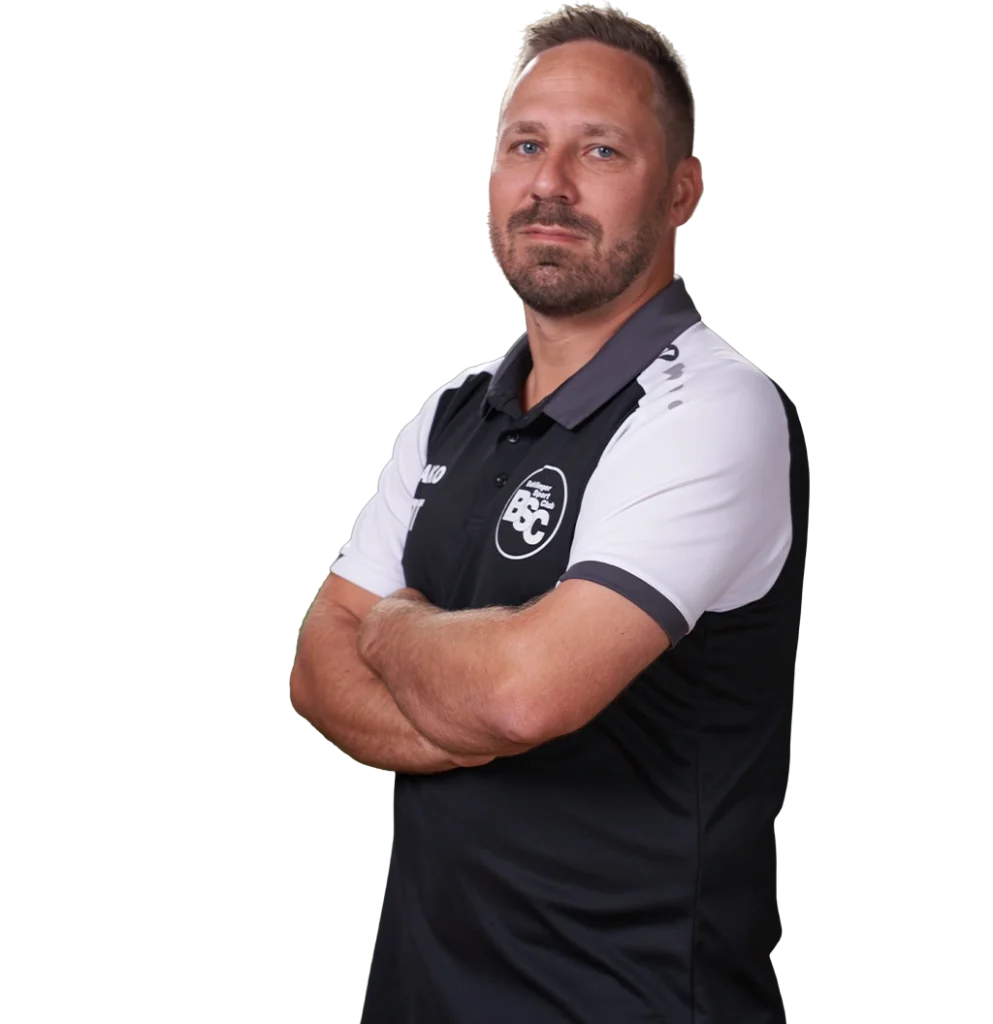 Jugendtrainer Marc Tranzer im offiziellen BSC Shirt 2026