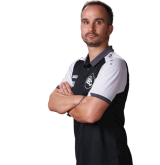 Jugendtrainer Marc Wiedemann im offiziellen BSC Shirt 2026
