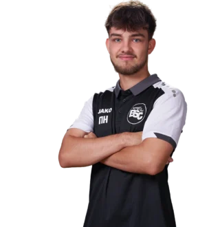 Jugendtrainer Noah Hamschmidt im offiziellen BSC Shirt 2026
