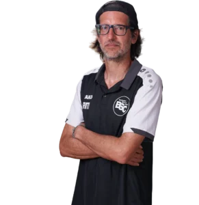 Jugendtrainer Ralf Müller im offiziellen BSC Shirt 2026